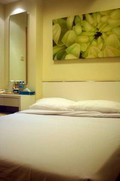 81 Cosy Singapura